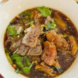 เตี๋ยวติดปาก ประชาอุทิศ90 ติดกับเซเว่นข้างตลาดสยามไนท์