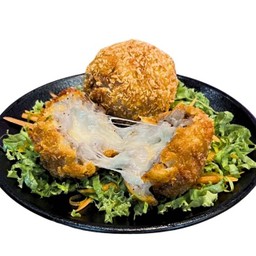 A ชีสบอลคัตสึ (Cheese Ball Katsu)