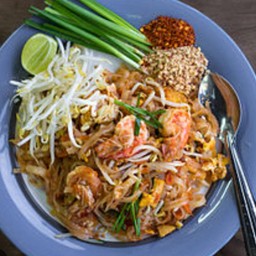 ผัดไทยไก่