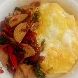 ข้าวไข่ข้น+กะเพราไก่ยอพริกแห้ง รสจัดจ้าน