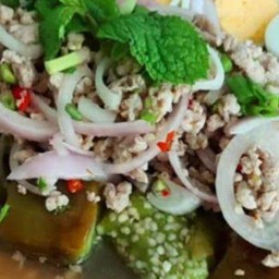 ยำมะเขือเผาหมูสับไข่ต้ม 1 ฟอง