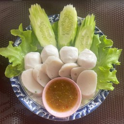 ลูกชิ้นปลาลวก+น้ำจิ้มซีฟู้ด