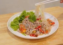 ยำวุ้นเส้นหมูสับ