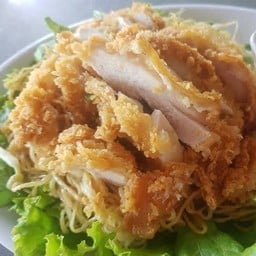 Thin Rice Noodles with Spicy Salad and Torikatsu Cheese 細い米麺のスパイシー鶏ひき肉サラダ＆鶏カツ เส้นเล็กลาบโทริคัตซึชีส