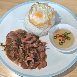 กะเพราเครื่องในไก่