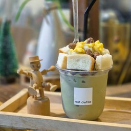 ปังเย็นชาเขียว (ฟรี!! ท็อปปิ้ง)