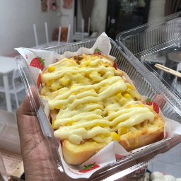 ขนมปังข้าวโพด+แฮม+ชีส