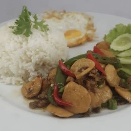 ข้าวกะเพราหมูสับ+ลูกชิ้น