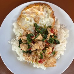 กระเพราไก่ ไข่ดาว (แบบชิ้น / สับ ระบุฝห้ด้วยนะคะ)