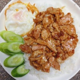 ข้าวผัดหมูกระเทียม