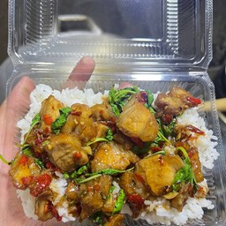 กะเพราหมูสามชั้น