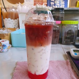 ชาไทย นมสด สตอเบอรี่