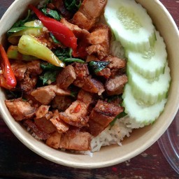 พริกแกงหมูกรอบ