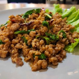 กะเพราหมูสับ (กับข้าว)