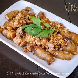 หมูกรอบกระเทียมพริกไทย (ราดข้าว)