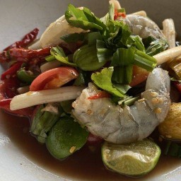 ยำใกล้ฉัน ดินแดง เหมวงษ์