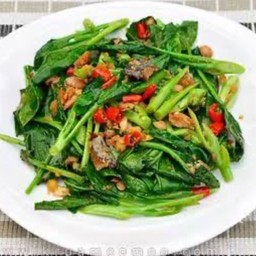 คะน้าปลาเค็ม+หมูสับ ราดข้าว