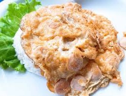 ข้าวไข่เจียวไส้กรอก
