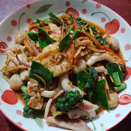 ผัดฉ่าทะเล