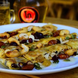 โรตีไข่ - ลูกเกดเม็ดมะม่วง