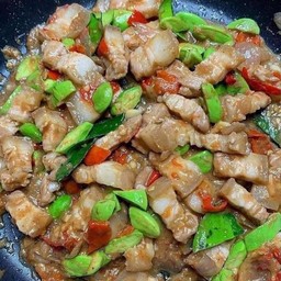 สามชั้นผัดกะปิสตอ