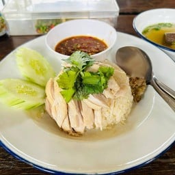 ข้าวมันไก่คุ้มภากร ไม่มีสาขา