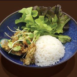 ข้าว ไก่-กุ้ง-ทะเล อบกระเทียมพริกไทย ต้นอ่อนทานตะวัน