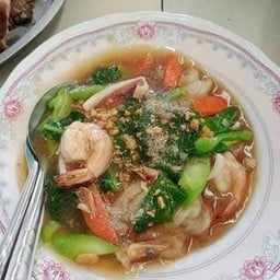 ราดหน้่าเส้นใหญ่ ทะเล