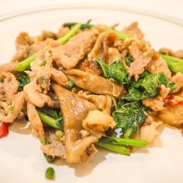 เส้นผัดกะเพรา