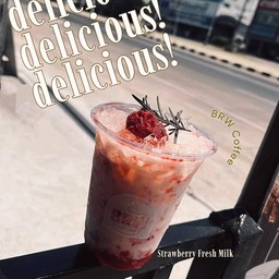 นมสดสตรอว์เบอร์รี่