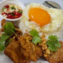 ข้าวผัดหมูทอด