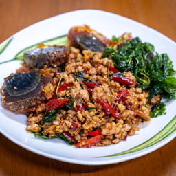 ไข่เยี่ยวม้ากะเพรากรอบ (กับข้าว)