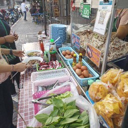 ก๋วยเตี๋ยวไก่มะระ หน้าเซนทรัลรัตนาธิเบศร์