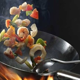 [อร่อยซ่ากับโค้ก] Set 2 ข้าวปีกไก่ทอด+ต้มยำหมึก +  โค้ก ออริจินัล (กระป๋อง)