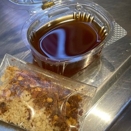 น้ำมะขามสูตรดั้งเดิม โรยพริกกับถั่ว