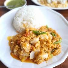 ข้าวราดผัดผงกะหรี่ปู