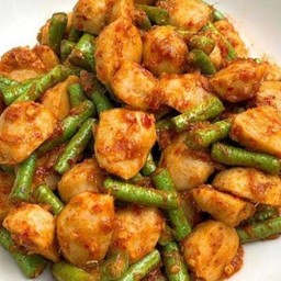 ข้าวพริกแกง ลูกชิ้นหมู