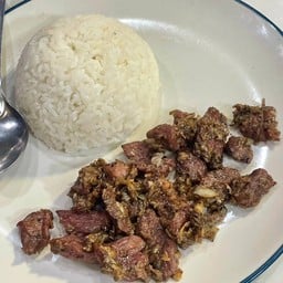 ข้าวเนื้อทอดกระเทียมพริกไทยดำ