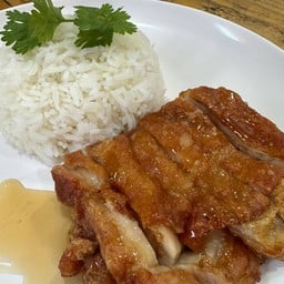 ข้าวไก่กรอบซอสน้ำปลา