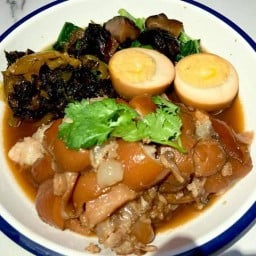 ข้าวขาหมู บ้านตะวัน สาขา1