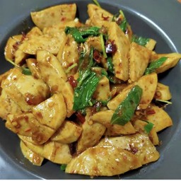 กระเพราหมูยอ (กับข้าว)