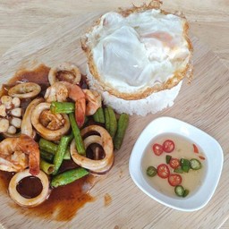 ผัดพริกแกงทะเล