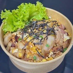 ข้าวหมูสามชั้นสไลค์ผัดซอลญี่ปุ่น