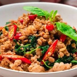 กระเพราหมูสับ (กับข้าว)