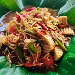 ตำปูปลาร้าหมูยอ