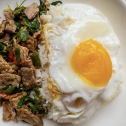 ข้าว-กะเพราเนื้อชิ้น