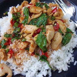 กะเพราไก่ราดข้าว