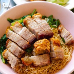 บะหมี่ หมูกรอบ