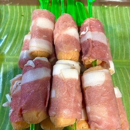 เบคอนพันไส้กรอก