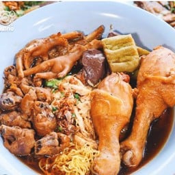 เตี๋ยวไก่ ไบรอัน เจ้าเก่า(ท่ารั้ว) ซอย13 ตรงข้าม ตรอ.  เข้ามา50เมตร บ้านสีชมพูส้ม มีป้ายเค้กหน้าร้านจ้า